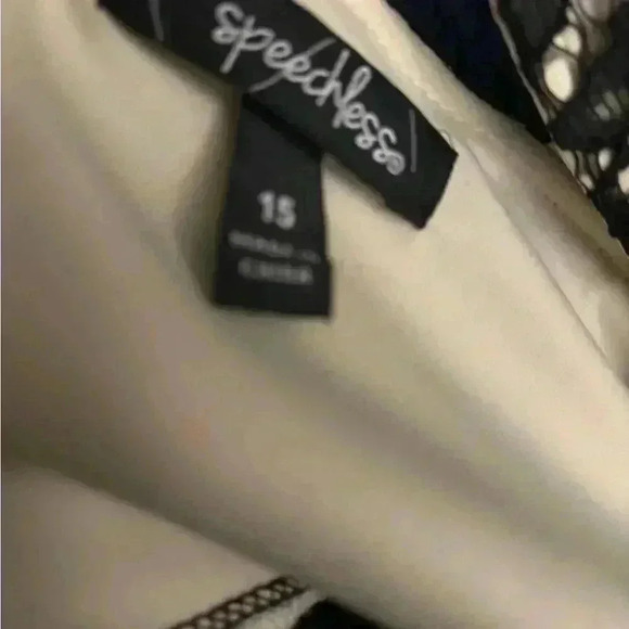 Elegant Black Lace Dress Size 15 with small flaw - Picture 4 of 4